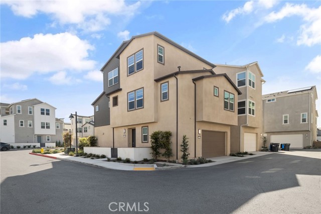 Detail Gallery Image 3 of 57 For 236 Yerba, Irvine,  CA 92618 - 4 Beds | 3/1 Baths