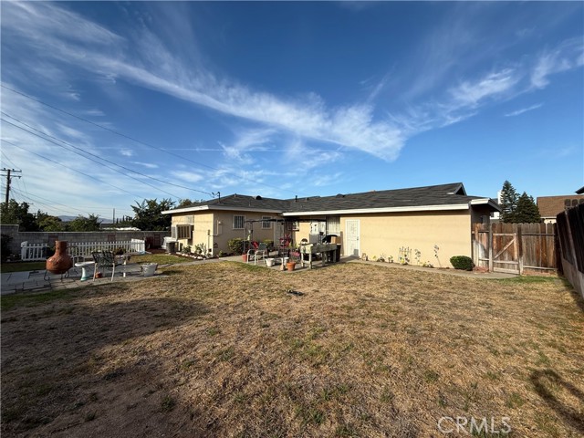 Detail Gallery Image 3 of 23 For 5655 Newbury Ave, San Bernardino,  CA 92404 - 3 Beds | 2 Baths