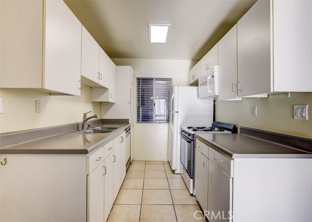 9920 Jordan Avenue, Chatsworth CA: https://media.crmls.org/medias/6caa9eea-937b-4e09-baf8-319179c8ce5a.jpg