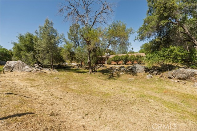 31200 Revis Road, Coarsegold CA: https://media.crmls.org/medias/6caaab31-169b-4e46-bcc8-4e4a164c0d1f.jpg