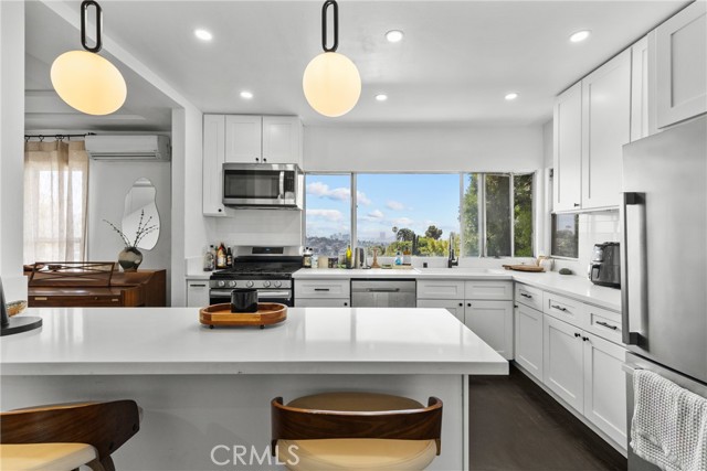 2067 Mayview Drive, Los Angeles CA: https://media.crmls.org/medias/6cab6f39-337f-494b-94b2-f1824e4a77a5.jpg