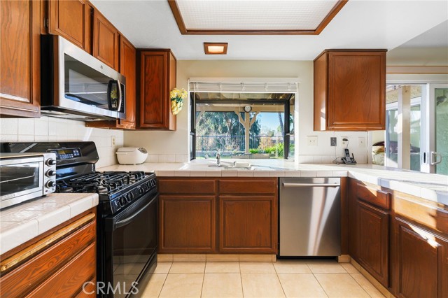 13543 Bear Valley Road, Moorpark CA: https://media.crmls.org/medias/6cab8f90-8fa7-4878-a2dd-d4fac747249c.jpg