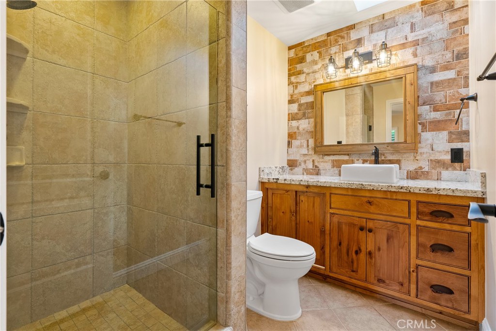 https://media.crmls.org/medias/6cab92c9-6ca5-4620-aad7-0ac827677793.jpg?preset=X-Large