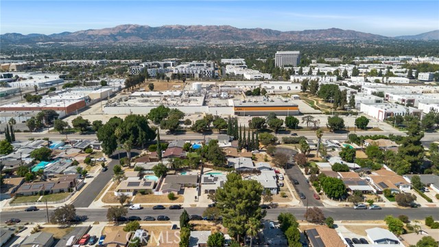 19945 Gresham Street, Northridge CA: https://media.crmls.org/medias/6cabb30c-1482-4685-a42b-70e29e531bb9.jpg