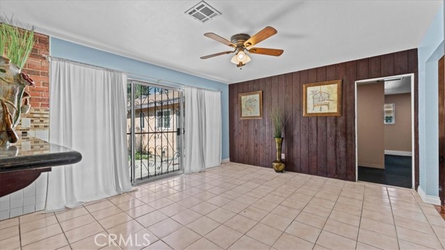 878 E Holly Street, Rialto CA: https://media.crmls.org/medias/6cac226e-96d7-4086-a76a-10d3149f4995.jpg