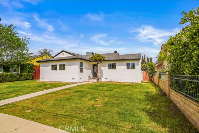 Detail Gallery Image 1 of 17 For 10324 Haskell Ave, Granada Hills,  CA 91344 - 3 Beds | 2 Baths