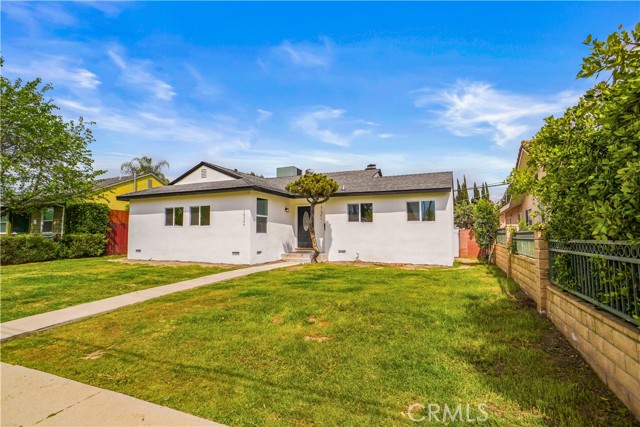 Detail Gallery Image 1 of 17 For 10324 Haskell Ave, Granada Hills,  CA 91344 - 3 Beds | 2 Baths