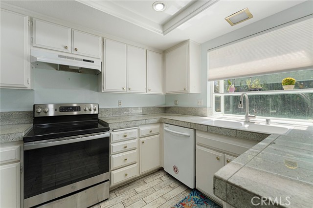 Detail Gallery Image 14 of 32 For 22976 Broadleaf, Lake Forest,  CA 92630 - 4 Beds | 3 Baths