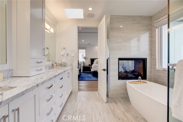 665 19th Street, Manhattan Beach, California 90266, 5 Bedrooms Bedrooms, ,7 BathroomsBathrooms,Residential,Sold,19th,SB22011803