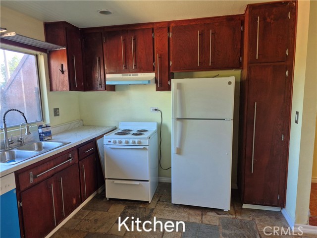 Detail Gallery Image 2 of 14 For 7320 E10 Lennox Ave, Van Nuys,  CA 91405 - 2 Beds | 1/1 Baths