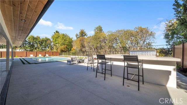 Detail Gallery Image 32 of 38 For 18829 Paseo Nuevo Dr, Tarzana,  CA 91356 - 4 Beds | 4/1 Baths