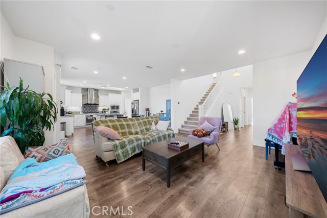 Detail Gallery Image 10 of 34 For 12938 Meridian Ct, Corona,  CA 92880 - 4 Beds | 3/1 Baths