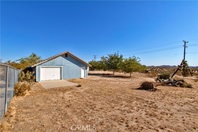 Detail Gallery Image 5 of 29 For 5320 Yucca Mesa Rd, Yucca Valley,  CA 92284 - 3 Beds | 2 Baths