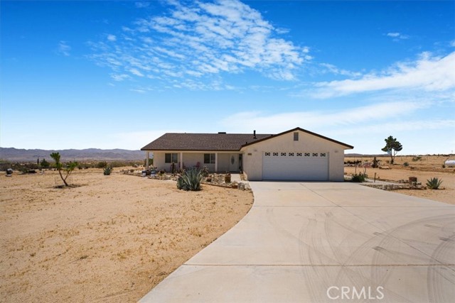61975 La Brisa Drive, Joshua Tree CA: https://media.crmls.org/medias/6cafcde7-cdd9-459d-87b0-36cc566eafd3.jpg