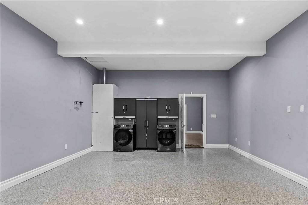 https://media.crmls.org/medias/6cb0f417-e097-4343-bef9-a12883500ca0.jpg?preset=X-Large
