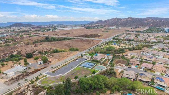 28833 Barn Swallow Way, Murrieta CA: https://media.crmls.org/medias/6cb0f47f-271e-41c1-8f95-e72a38ac36bd.jpg