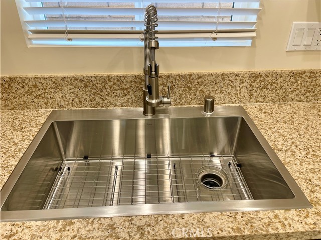 Detail Gallery Image 9 of 20 For 241 S 2nd Ave #B,  Upland,  CA 91786 - 2 Beds | 2 Baths