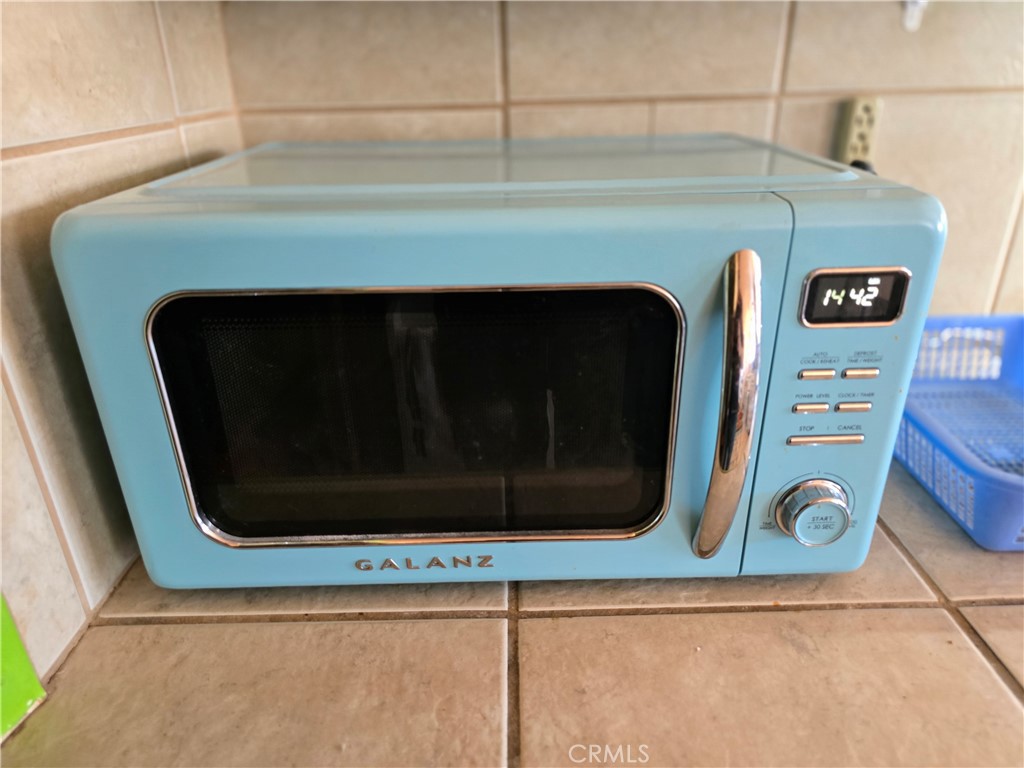 https://media.crmls.org/medias/6cb2ec41-fa4b-42a0-b496-cc75e3bc4ea6.jpg?preset=X-Large