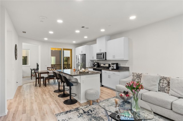 Detail Gallery Image 5 of 27 For 7774 Haywood, Rancho Cucamonga,  CA 91730 - 3 Beds | 2/1 Baths