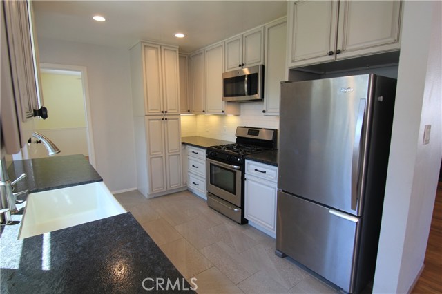 341 N Pine Street, Orange CA: https://media.crmls.org/medias/6cb40ef3-5744-4854-bbe4-dd7982462fdd.jpg