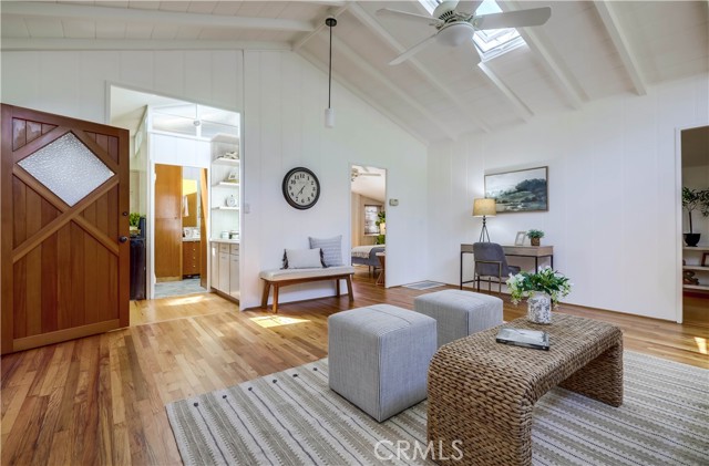 464 Agate Street, Laguna Beach CA: https://media.crmls.org/medias/6cb43c30-7cee-4ddb-86d6-43581b76f213.jpg