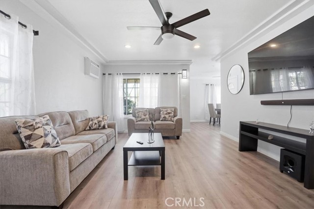 Detail Gallery Image 3 of 34 For 4020 E 61st, Huntington Park,  CA 90255 - 3 Beds | 2 Baths