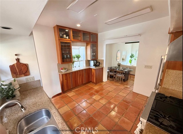 Detail Gallery Image 16 of 32 For 214 N Irena #B,  Redondo Beach,  CA 90277 - 4 Beds | 3 Baths