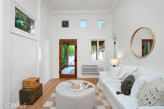 1247 Journeys End Drive, La Canada Flintridge CA: https://media.crmls.org/medias/6cb6cb1e-33fd-4201-aec4-57b8182613a1.jpg