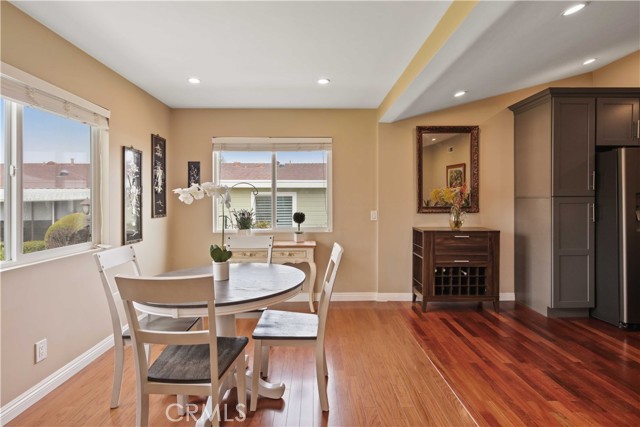 Detail Gallery Image 5 of 24 For 19221 Avenue of the Oaks a,  Newhall,  CA 91321 - 2 Beds | 1 Baths