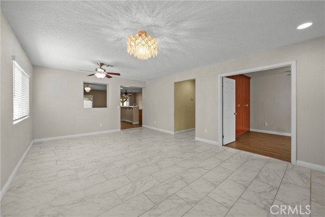 Detail Gallery Image 5 of 37 For 45541 Robinson Dr, Lancaster,  CA 93535 - 4 Beds | 2 Baths