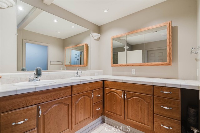 2234 East Hillcrest Drive photo 32