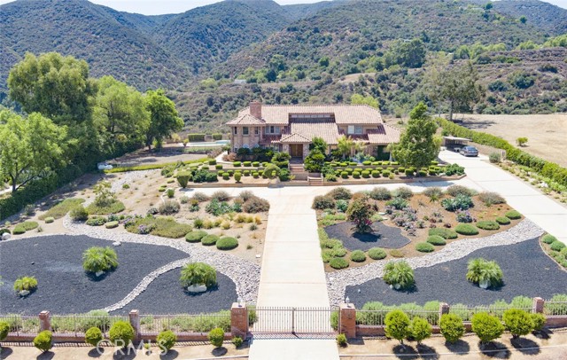 1300 Hidden Springs Drive, Corona CA: https://media.crmls.org/medias/6cba13cc-9da5-4647-9045-d2a05d80fe00.jpg