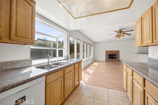 312 Marymont Avenue, Placentia CA: https://media.crmls.org/medias/6cbae37f-e065-4a4c-8ce1-82d7d718b43d.jpg