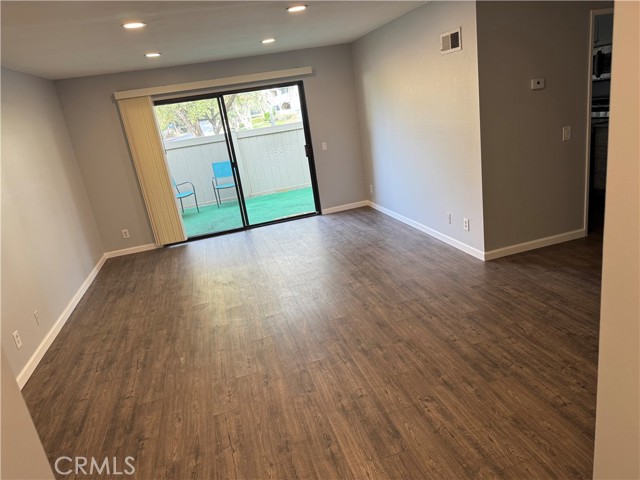 Detail Gallery Image 7 of 28 For 13602 La Jolla Cir #B,  La Mirada,  CA 90638 - 2 Beds | 2 Baths