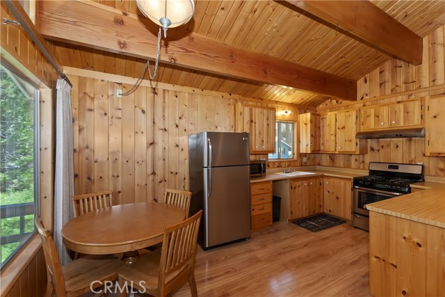 33469 Squirrel Drive, Green Valley Lake CA: https://media.crmls.org/medias/6cbc2d9d-ee95-46da-aa0c-c33b2cb8146d.jpg