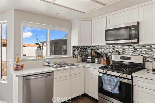 Detail Gallery Image 15 of 40 For 12342 Southwind St, Victorville,  CA 92392 - 4 Beds | 3 Baths