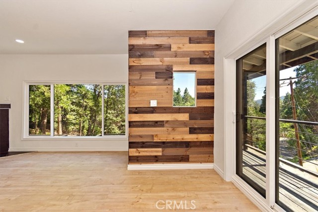 Detail Gallery Image 8 of 41 For 23913 Bowl Rd, Crestline,  CA 92325 - 4 Beds | 2 Baths