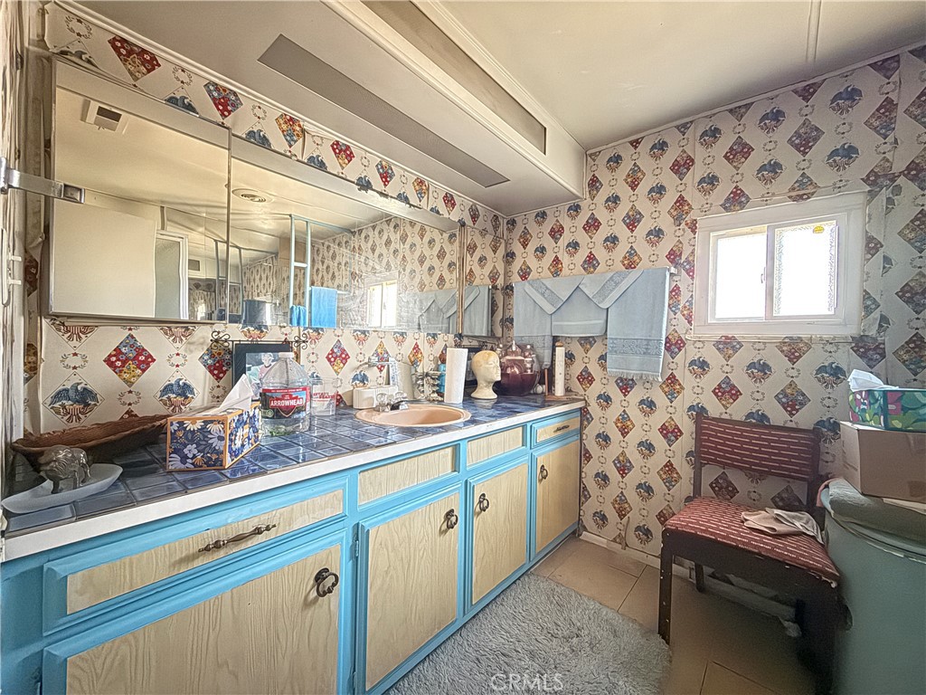 https://media.crmls.org/medias/6cbde91c-0841-4516-b584-1050f79c7e45.jpg?preset=X-Large