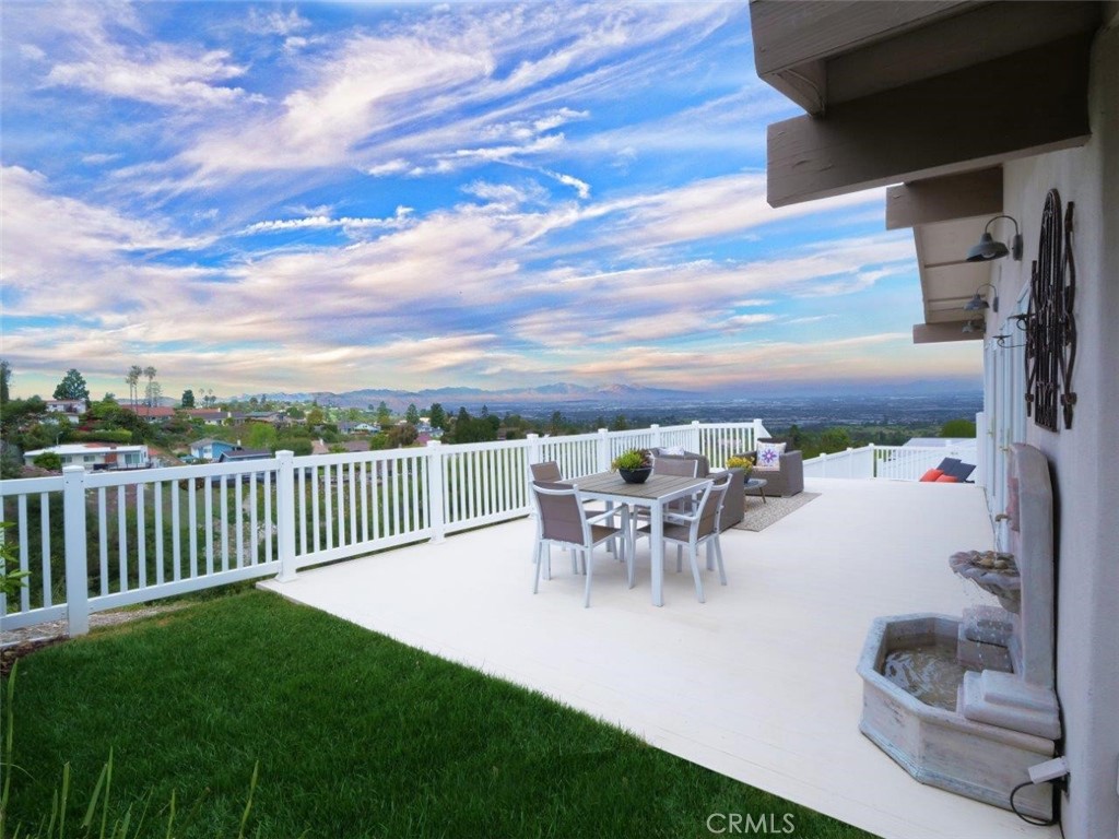 https://media.crmls.org/medias/6cbe302b-dae7-4a07-936d-058e7bddc24a.jpg?preset=X-Large