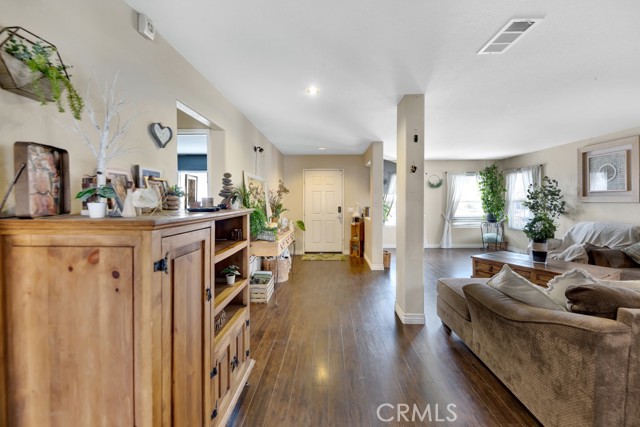 Detail Gallery Image 6 of 31 For 6247 Sandwood, Palmdale,  CA 93552 - 5 Beds | 3 Baths