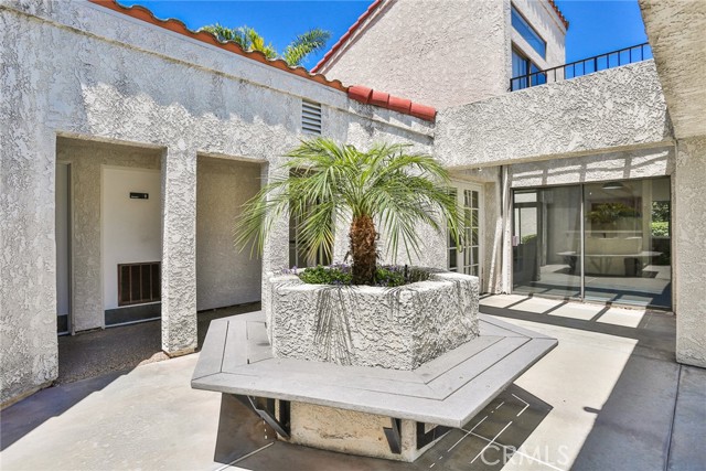 5031 Dorado Dr, Huntington Beach CA: https://media.crmls.org/medias/6cbea412-0ef6-4c42-937d-e3e4795e3f34.jpg