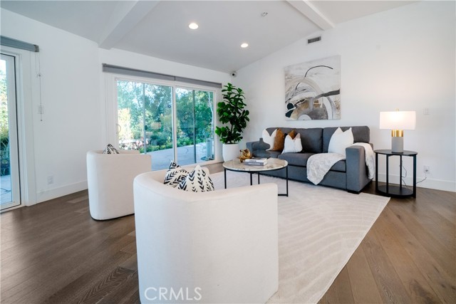 Detail Gallery Image 14 of 33 For 753 Claymont Dr, Los Angeles,  CA 90049 - 3 Beds | 3 Baths