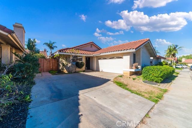 Image 2 for 162 Mistletoe Dr, Corona, CA 92879