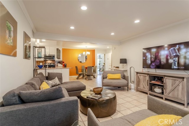 Detail Gallery Image 5 of 36 For 5460 White Oak, Encino,  CA 91316 - 2 Beds | 2 Baths