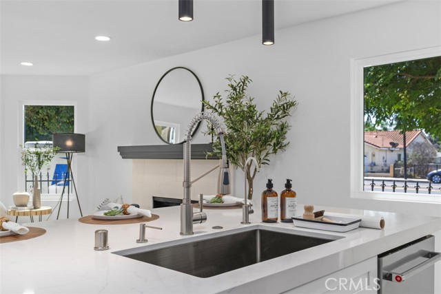 Detail Gallery Image 15 of 27 For 333 E Phillips Bld, Pomona,  CA 91766 - 3 Beds | 2/1 Baths