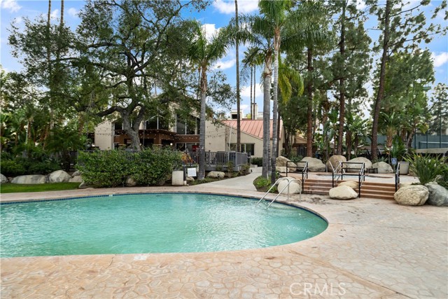 5510 Owensmouth Avenue, Woodland Hills CA: https://media.crmls.org/medias/6cc100d2-4d98-45c5-8fee-963cac2ad3f2.jpg