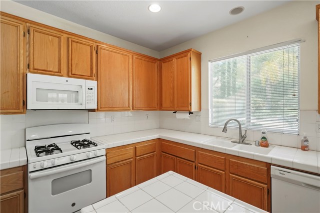 28445 Silverking Trail, Saugus CA: https://media.crmls.org/medias/6cc12707-26da-41d5-a9ac-8f10dd6e654e.jpg