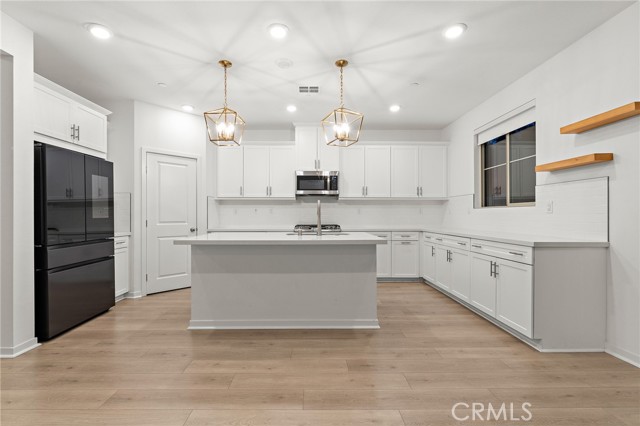 Detail Gallery Image 8 of 57 For 3950 Satsuma, Corona,  CA 92883 - 4 Beds | 3 Baths