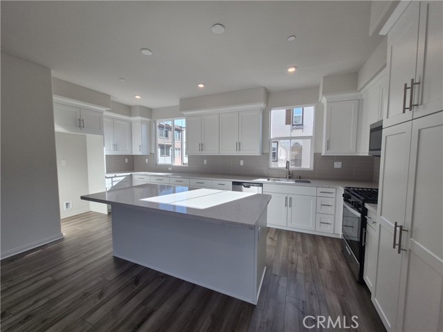 Detail Gallery Image 7 of 24 For 2137 Cumberland, Pomona,  CA 91766 - 4 Beds | 3/1 Baths