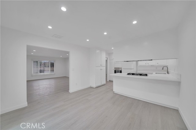 Detail Gallery Image 4 of 18 For 16722 Goldenwest #1,  Huntington Beach,  CA 92647 - 3 Beds | 1/1 Baths